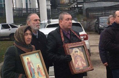 Икона Государя Николая II замироточила у храма Покрова на Нерли